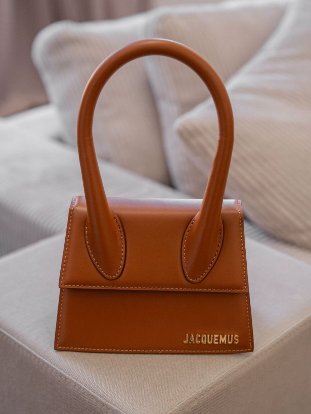 NWT JACQUEMUS THE MEDIUM CHIQUITO BAG IN COGNAC BROWN - OS
